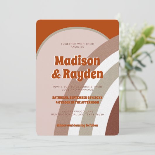 Moderne Retro Arch Foto Rainbow Wedding Einladung (Stehend Vorderseite)