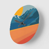 Moderne Retro-Berglandschaft - lebhaft rot und Runde Wanduhr (Winkel)