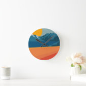 Moderne Retro-Berglandschaft - lebhaft rot und Runde Wanduhr (Zuhause)