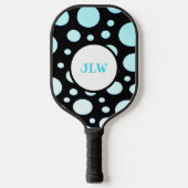 Moderne Retro Blue Polka-Punkte auf schwarz Pickleball Schläger (Vorderseite)