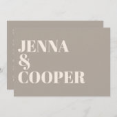 Moderne Retro Bold Typografy Taupe & Linen Wedding Einladung (Vorne/Hinten)