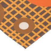 Moderne Retro Dots Muster braun orange Tischdecke (Schrägansicht)