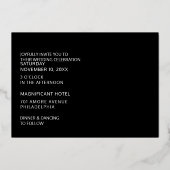 Moderne Retro Fett Typ Black & Silver Wedding Folieneinladung (Rückseite)