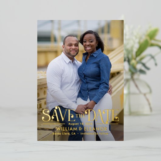 Moderne Retro-FOIL-Hochzeit speichert die Datumska Folieneinladung (Stehend vorne)