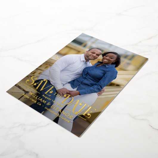 Moderne Retro-FOIL-Hochzeit speichert die Datumska Folieneinladung (Gedreht)