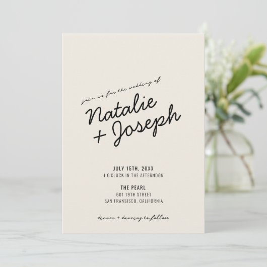 Moderne Retro Fun Whimsical Script Hochzeit Einladung (Stehend Vorderseite)