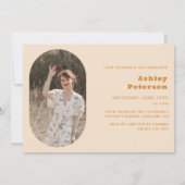 Moderne Retro-Gelbe Typografie 2 Foto Abschluss Einladung (Rückseite)