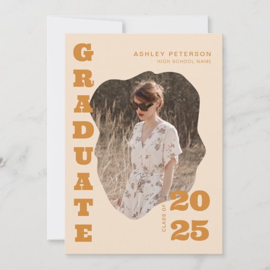 Moderne Retro-Gelbe Typografie 2 Foto Abschluss Einladung (Vorderseite)