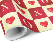 Moderne Retro Valentine Red Hearts XO Karos Geschenkpapier (Rolleneckpunkt)