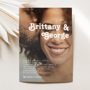 Moderne Retrobriefe verblasste Foto Hochzeit Einladung