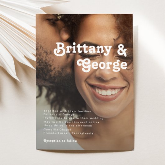 Moderne Retrobriefe verblasste Foto Hochzeit Einladung