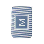 Moderne Riverside Blue Chevrons und Monogram Badematte (Vorderseite Vertikal)