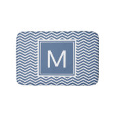 Moderne Riverside Blue Chevrons und Monogram Badematte (Vorderseite)