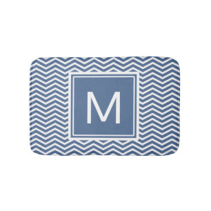 Moderne Riverside Blue Chevrons und Monogram Badematte