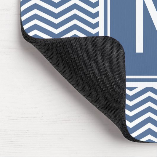 Moderne Riverside Blue Chevrons und Monogram Mousepad (Ecke)