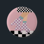 Moderne Roller Skaten Girl Art Karo Button<br><div class="desc">Roller Skater Mädchen in Karos auf Rock, und lila Schachbretter auf Quads, Rolle Skaten auf Schachbrettmuster Muster Disco Boden. Perfekte abstrakte Beine Roller Skate Kunst für Roller derby Babe, Frau, Girl. Lovable roller Skate Musterdesign auf Wohngestaltung, Tasse, Packpapier, etc. Roller Skate Kunst Illustrationsgeschenk für Tochter, Enkelin, derby Girl, Roller Babe....</div>