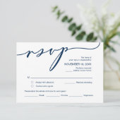 Moderne Romantik, blaues Navy-Script, Hochzeitssze Begleitkarte (Stehend Vorderseite)