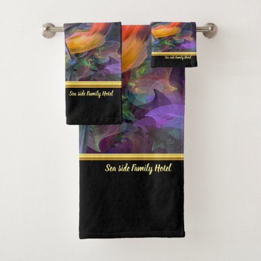 Moderne Romantik mit einem farbigen Vogel-Monogram Badhandtuch Set (Insitu)