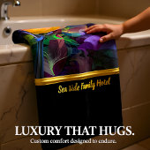 Moderne Romantik mit einem farbigen Vogel-Monogram Badhandtuch Set