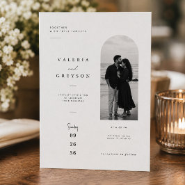 Moderne romantische Bogen-Hochzeitseinladung . Einladung