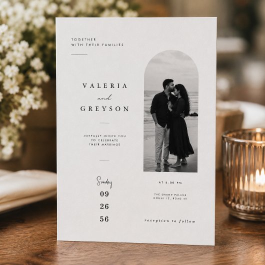 Moderne romantische Bogen-Hochzeitseinladung . Einladung