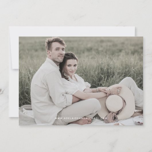 Moderne Romantische Drehbuch-Collage Save The Date (Rückseite)