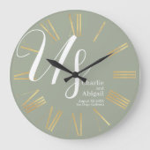 Moderne romantische Hochzeit auf Sage Green Große Wanduhr (Vorderseite)