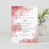 Moderne romantische Soft Watercolor Burgundy Weddi Einladung (Stehend Vorderseite)