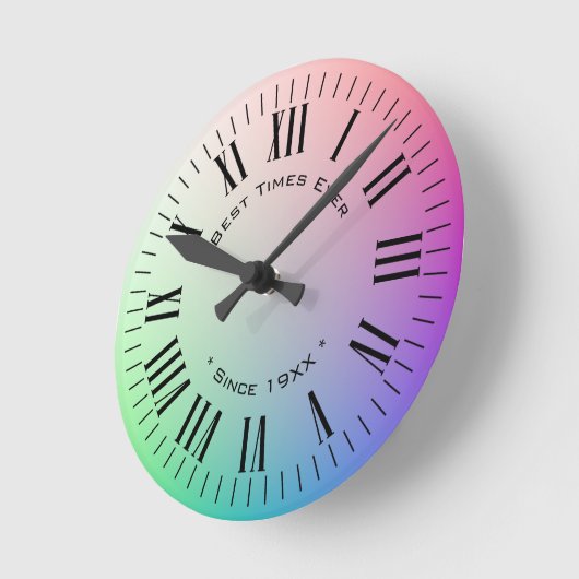 Moderne römische Zahlen, farbenfroher Regenbogen Runde Wanduhr (Winkel)