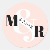 Moderne rosa Ampersand Monogramm Hochzeitsumschlag Runder Aufkleber (Vorderseite)