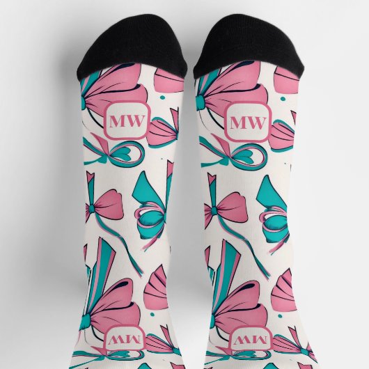 Moderne rosa, aquamarine Creme Bogen monogramm chi Socken (Oben)
