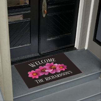 Moderne rosa Blumen auf schwarzem personalisiertem Fußmatte