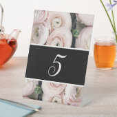 Moderne, rosa Blumenhochzeit Tischnummer Sockelschild (In Situ)