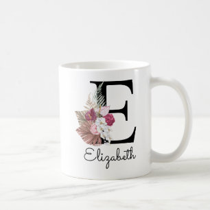 Moderne rosa Boho-Blumen-Initiale E Kaffeetasse
