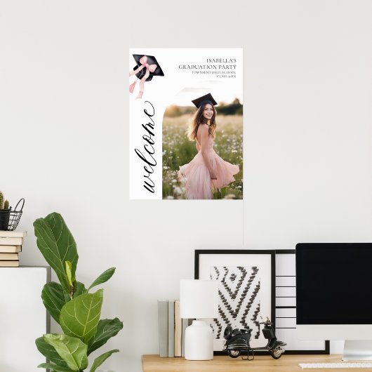 Moderne rosa Bow Coquette Graduation Cap Willkomme Poster (Heimbüro)