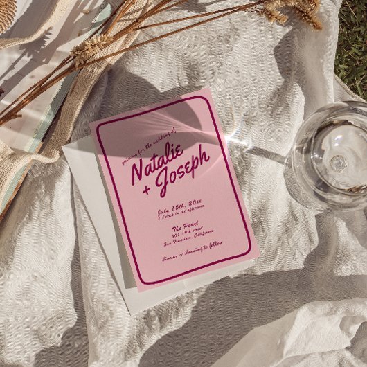 Moderne rosa Burgundy Retro Fun Whimsical Wedding Einladung