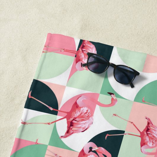 Moderne rosa Flamingo Geometric Girly Personalisie Strandtuch (Beispiel)