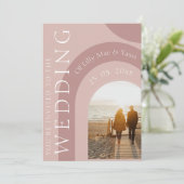 Moderne, rosa Foto Hochzeit Einladung (Stehend Vorderseite)