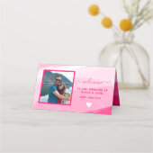 Moderne rosa Foto Hochzeit geklappt Platzkarte (Vorderseite)