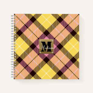 Moderne rosa gelbe Karo-Tartan-Leder-Monogramm Notizblock