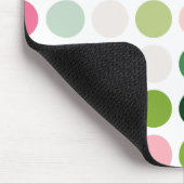 Moderne rosa grüne Punkte Muster Monogramm Mousepad (Ecke)