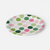 Moderne rosa grüne Punkte Muster Monogramm Pappteller (Schrägansicht)