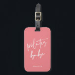 Moderne rosa Kalligraphie Workout Gym Pilates Gepäckanhänger<br><div class="desc">Niedlich Pink Pilates Babe Gepäckanhänger für Ihre Reisen und Ferien. Kaufen Sie eines für Sie oder als Pilates Geschenk für einen Pilates Instructor oder Pilates Fan. Modernes Accessoire von Pilates mit modernem handgeschriebenem Kalligrafieschrift und Ihrem Wunschnamen. Farben aller Textelemente können nach Belieben geändert werden!</div>