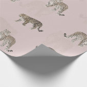 Moderne rosa Leoparden Jungle Tiere Geschenkpapier (Ecke)