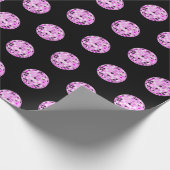 Moderne rosa Lila Diskothek Ball-Muster Schwarz Geschenkpapier (Ecke)