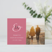 Moderne rosa Monogram Foto Hochzeit Vielen Dank (Stehend Vorderseite)