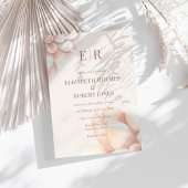 Moderne Rosa Mousse Petals Monogram Wedding Einladung