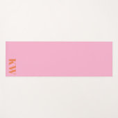 Moderne rosa orangefarbene Monogramm-Initialen Per Yogamatte (Vorderseite (Horizontal))