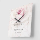 Moderne rosa Rose Blumenbräune Namen Hochzeit Quadratische Wanduhr (Winkel)