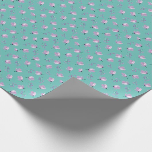 Moderne rosa Rosen Blumenmuster Blau Geschenkpapier (Ecke)